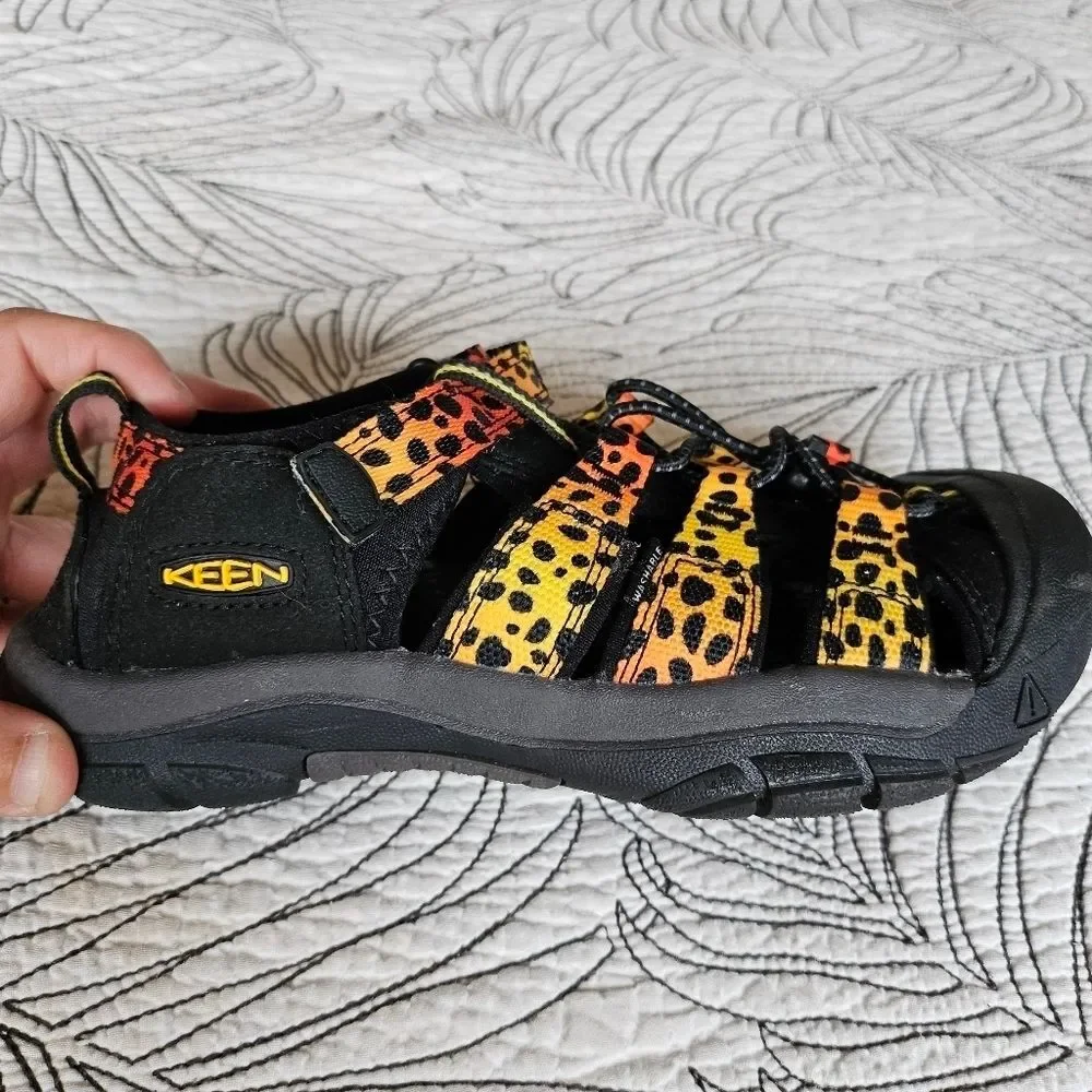 EUC Keen Newport H2 Cheetah Rainbow Unisex Kids 4 EU 35 Yellow Orange